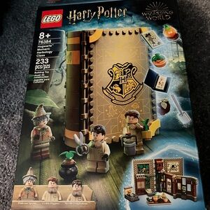Lego 76834 Herbology Class